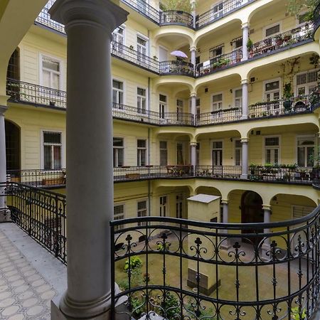 Modern, Luxury Flat In The Heart Of Budapest Exterior photo
